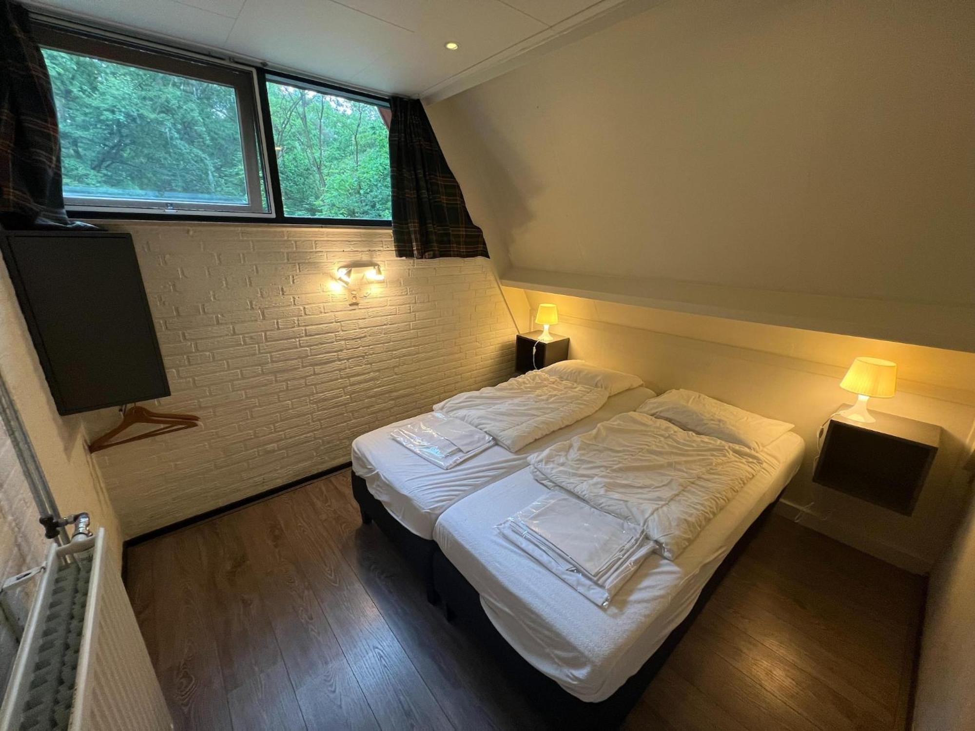 Modern Holiday Home In Stramproy In The Forest Buitenkant foto