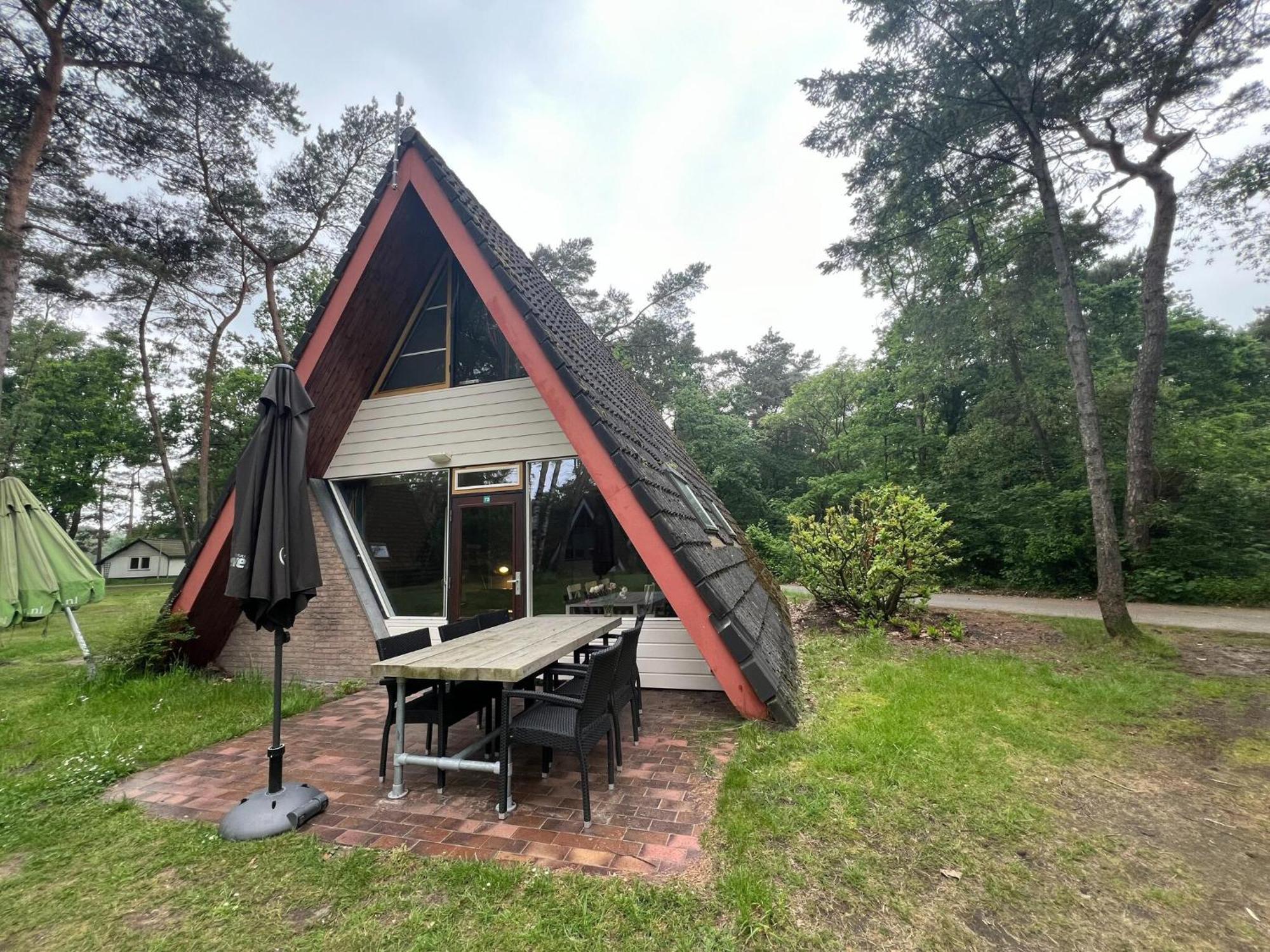 Modern Holiday Home In Stramproy In The Forest Buitenkant foto
